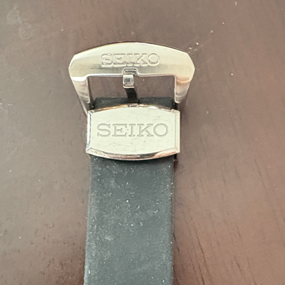 Seiko Diver's Watch with Black Strap and Blue-Red Bezel - Picture 4 of 5